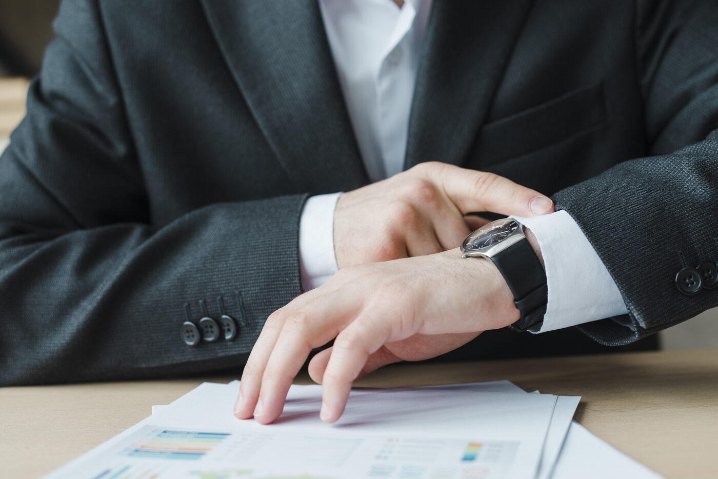 מכירת דירה והמחיר של החלטות שנראות שוליות בזמן אמת